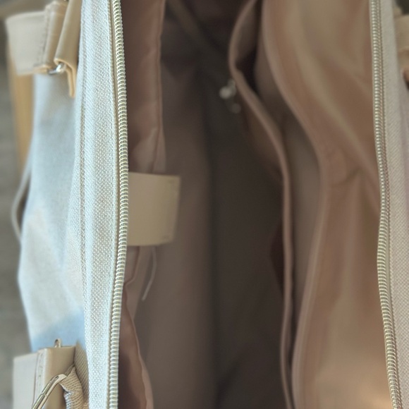 Stylish BEIS weekender bag - Picture 6 of 9